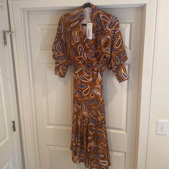 Tyler Boe - Jules silk wrap dress. Size Medium.elbow length. - Picture 4 of 7